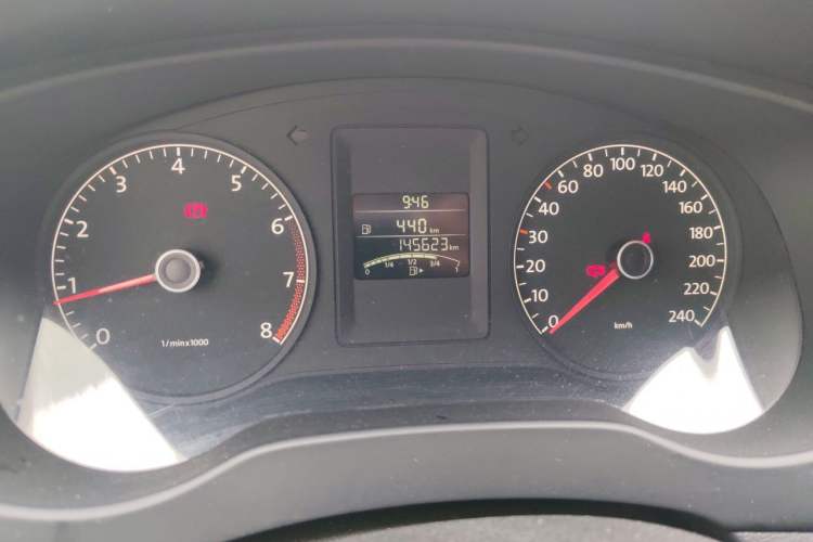 Used Volkswagen Sagitar 2012 1.6L Manual Comfort Model Odometer Close Up