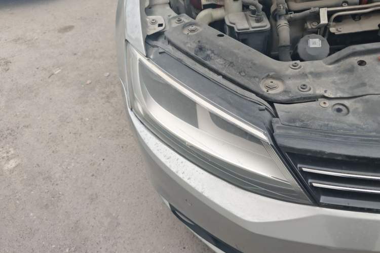 Used Volkswagen Sagitar 2012 1.4TSI Automatic Luxury Edition Right Front Headlight