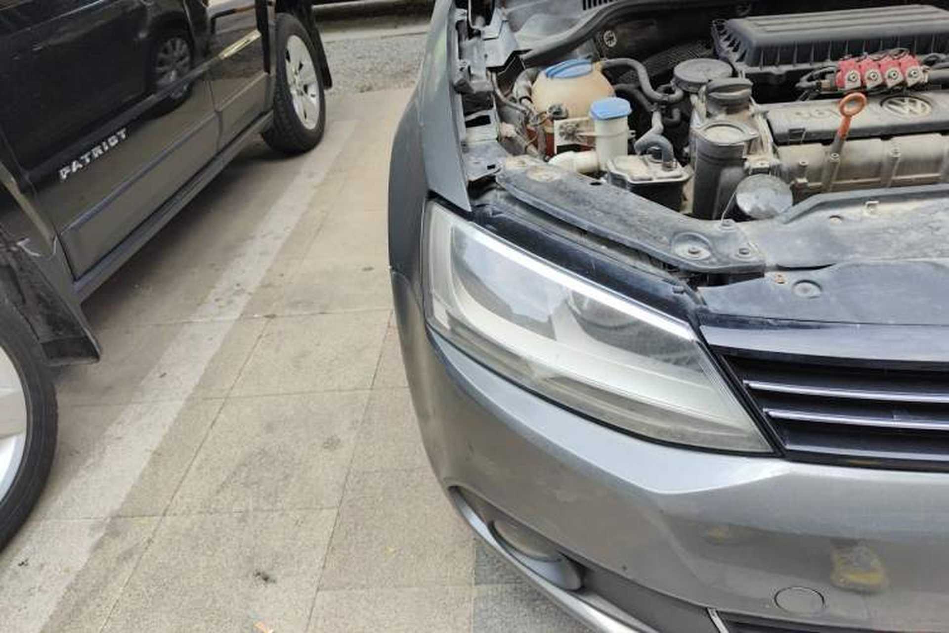 Used Volkswagen Sagitar 2012 1.6L Manual Comfort Model Right Front Headlight