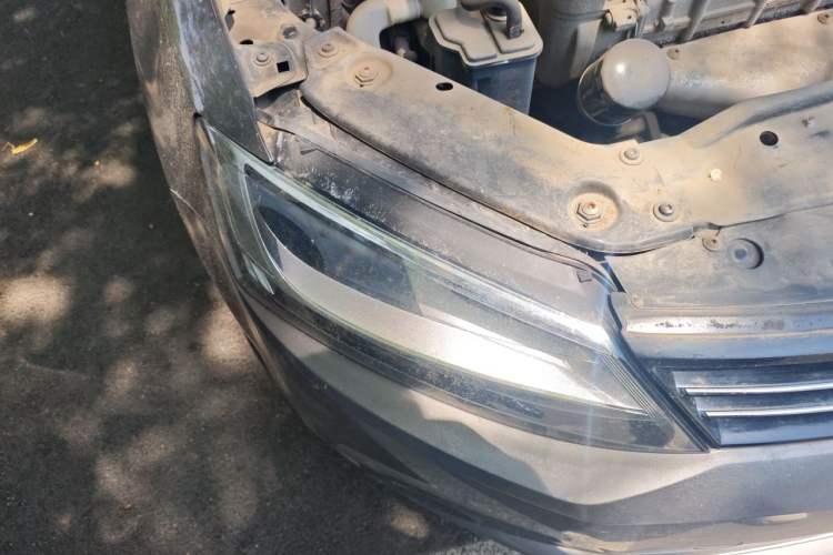 Used Volkswagen Sagitar 2012 1.6L Manual Comfort Model Right Front Headlight