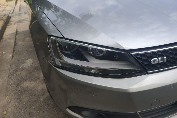 Used Volkswagen Sagitar 2012 1.4TSI Automatic Luxury Edition Right Front Headlight