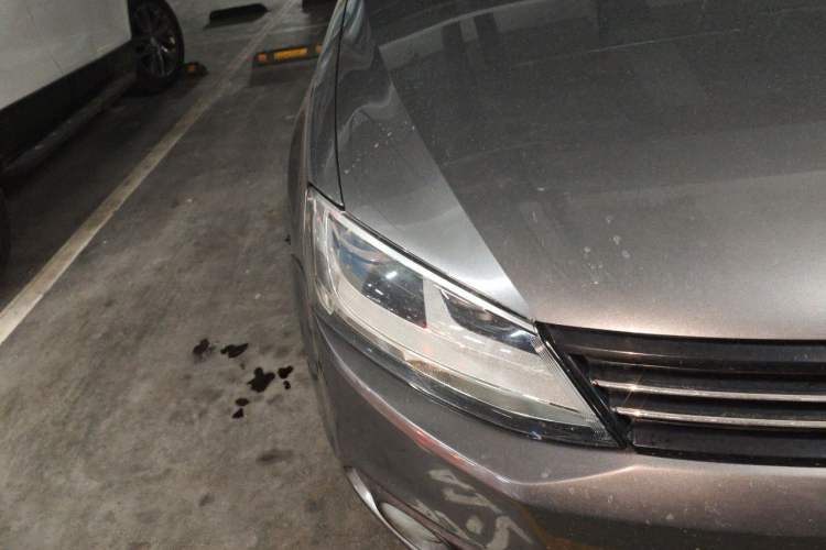 Used Volkswagen Sagitar 2012 1.6L Automatic Comfort Edition Right Front Headlight