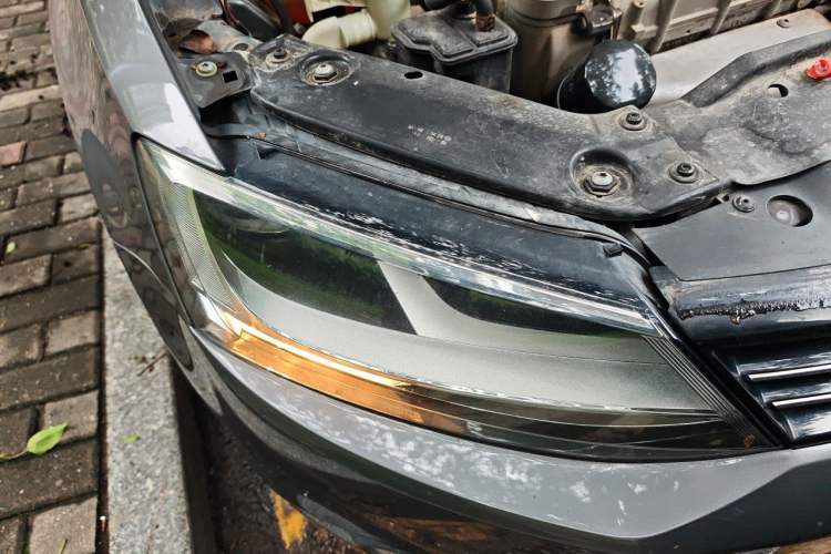 Used Volkswagen Sagitar 2012 1.6L Automatic Comfort Edition Right Front Headlight