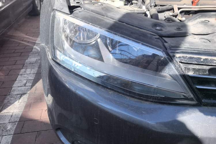 Used Volkswagen Sagitar 2012 1.4TSI Automatic Luxury Edition Right Front Headlight