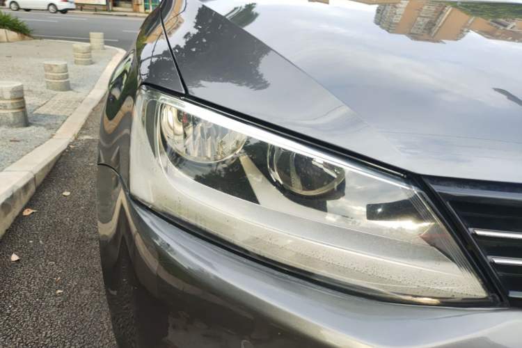 Used Volkswagen Sagitar 2012 1.4TSI Automatic Flagship Edition Right Front Headlight