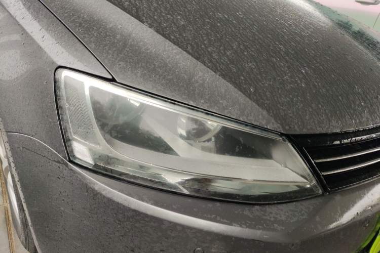 Used Volkswagen Sagitar 2012 1.4TSI Automatic Luxury Edition Right Front Headlight