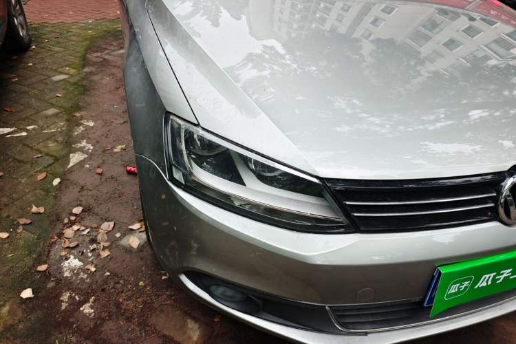 Used Volkswagen Sagitar 2012 1.6L Automatic Comfort Edition Right Front Headlight