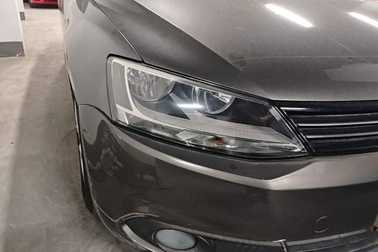 Used Volkswagen Sagitar 2012 1.6L Automatic Comfort Edition Right Front Headlight
