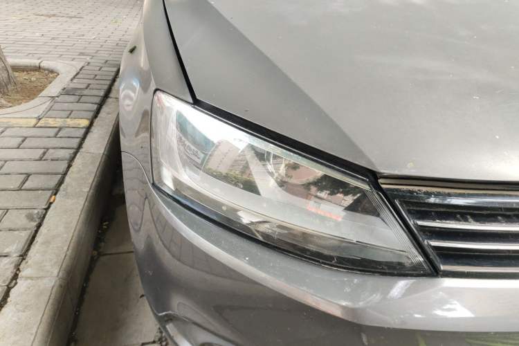 Used Volkswagen Sagitar 2012 1.6L Automatic Comfort Edition Right Front Headlight