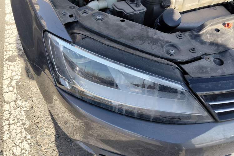 Used Volkswagen Sagitar 2012 1.6L Manual Comfort Model Right Front Headlight