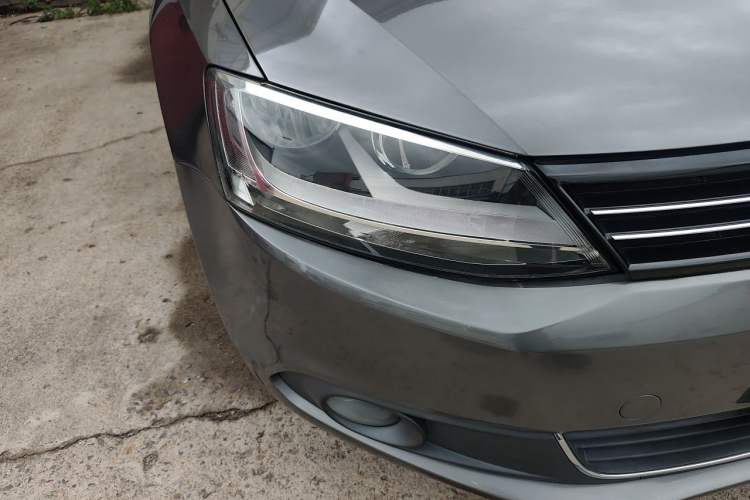 Used Volkswagen Sagitar 2012 1.6L Automatic Comfort Edition Right Front Headlight