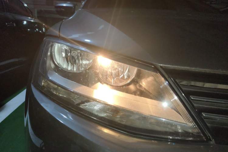Used Volkswagen Sagitar 2012 1.4TSI Automatic Flagship Edition Right Front Headlight