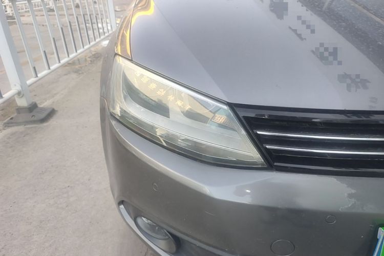 Used Volkswagen Sagitar 2012 1.4TSI Manual Luxury Model Right Front Headlight