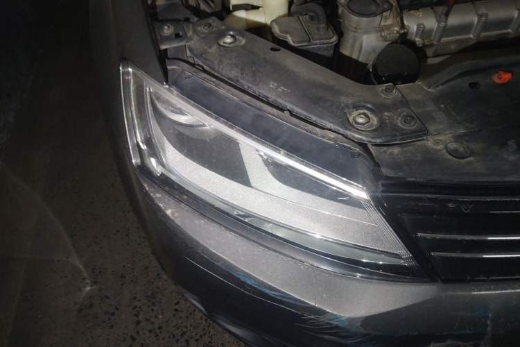 Used Volkswagen Sagitar 2012 1.6L Automatic Comfort Edition Right Front Headlight