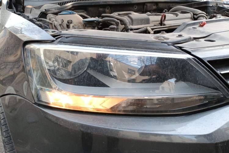 Used Volkswagen Sagitar 2012 1.4TSI Automatic Fashion Edition Right Front Headlight