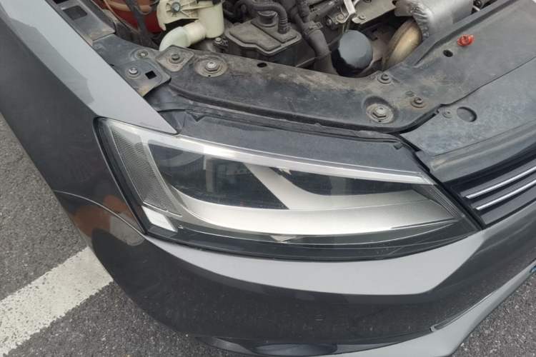 Used Volkswagen Sagitar 2012 1.4TSI Automatic Luxury Edition Right Front Headlight
