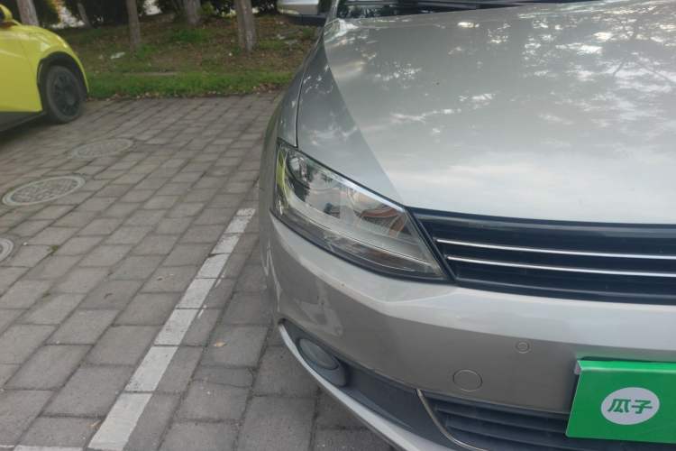 Used Volkswagen Sagitar 2012 1.4TSI Automatic Luxury Edition Right Front Headlight