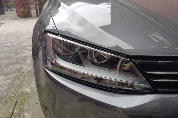 Used Volkswagen Sagitar 2012 1.8TSI Automatic Flagship Edition Right Front Headlight
