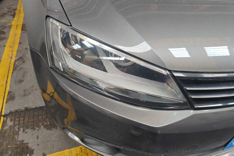 Used Volkswagen Sagitar 2012 1.6L Automatic Comfort Edition Right Front Headlight