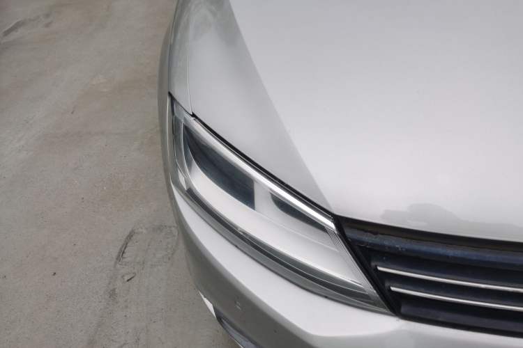 Used Volkswagen Sagitar 2012 1.8TSI Automatic Flagship Edition Right Front Headlight