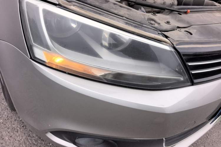 Used Volkswagen Sagitar 2012 1.6L Manual Comfort Model Right Front Headlight