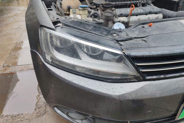 Used Volkswagen Sagitar 2012 1.6L Manual Comfort Model Right Front Headlight