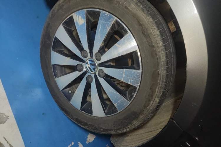 Used Volkswagen Sagitar 2012 1.4TSI Automatic Flagship Edition Right Front Wheel Hub