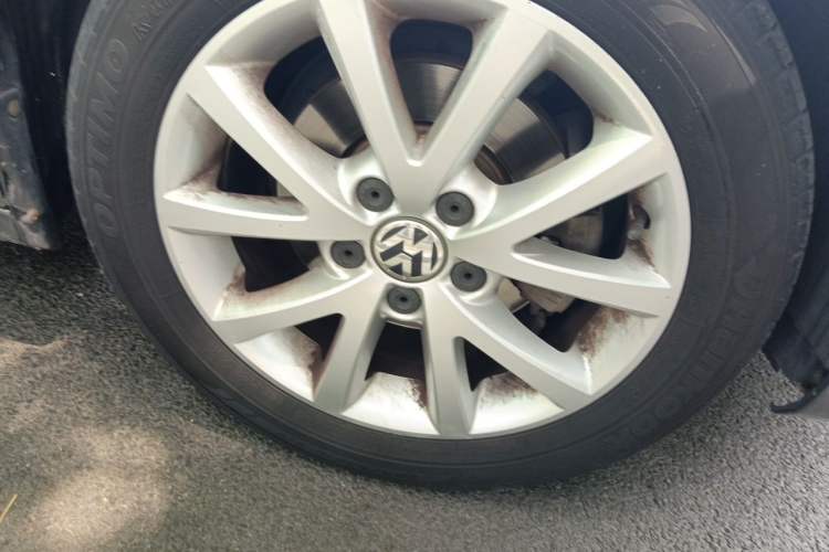 Used Volkswagen Sagitar 2012 1.6L Manual Comfort Model Right Front Wheel Hub