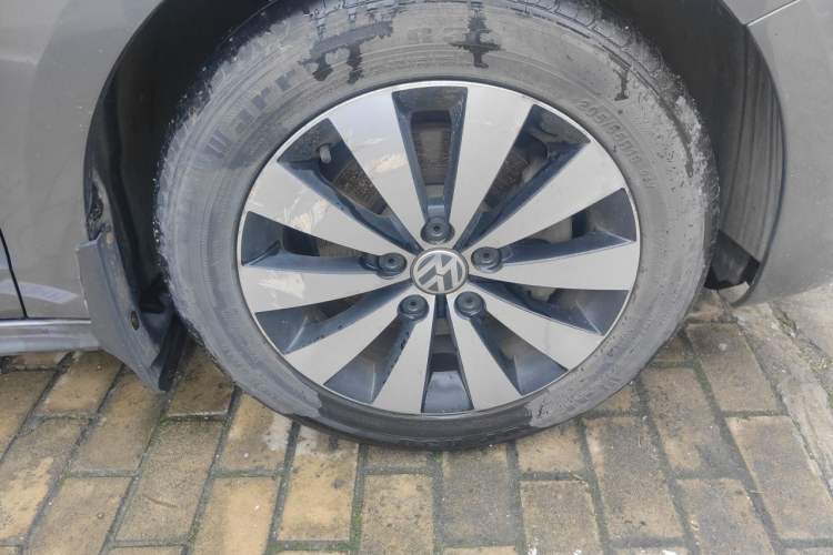 Used Volkswagen Sagitar 2012 1.4TSI Automatic Flagship Edition Right Front Wheel Hub