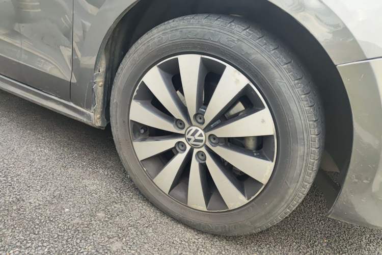 Used Volkswagen Sagitar 2012 1.4TSI Automatic Flagship Edition Right Front Wheel Hub