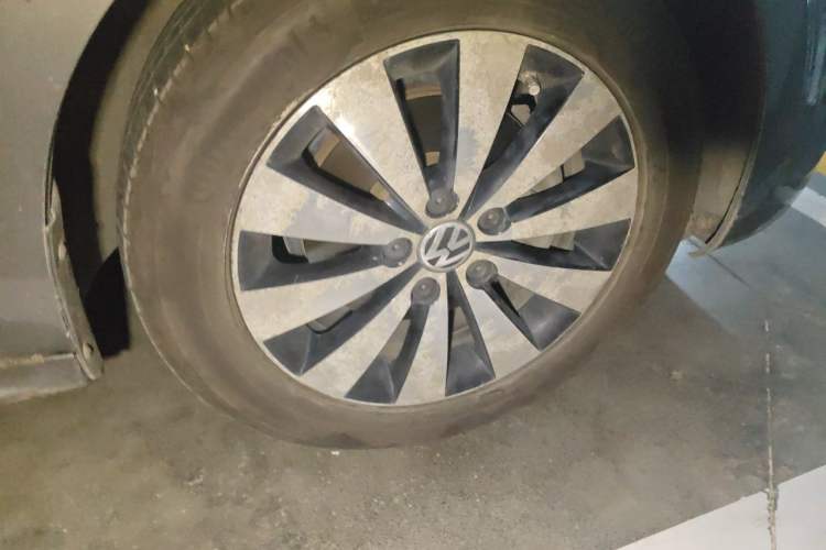 Used Volkswagen Sagitar 2012 1.4TSI Automatic Flagship Edition Right Front Wheel Hub