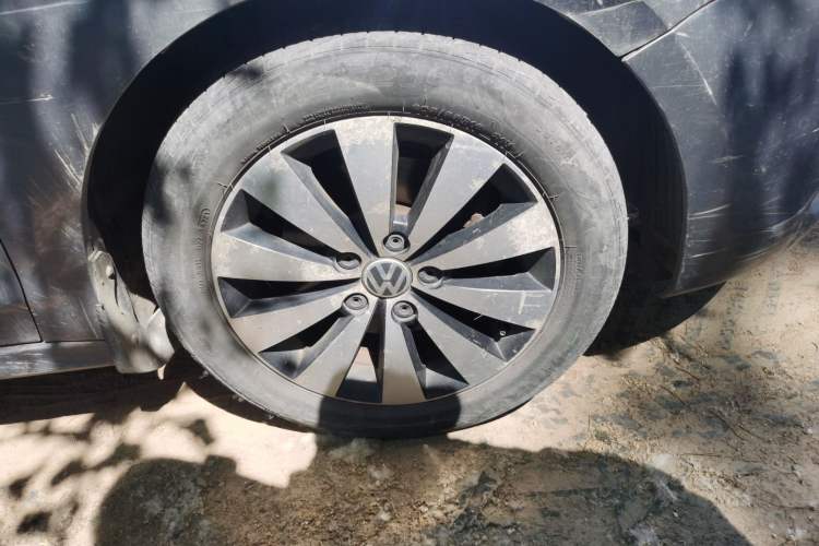 Used Volkswagen Sagitar 2012 1.8TSI Automatic Flagship Edition Right Front Wheel Hub
