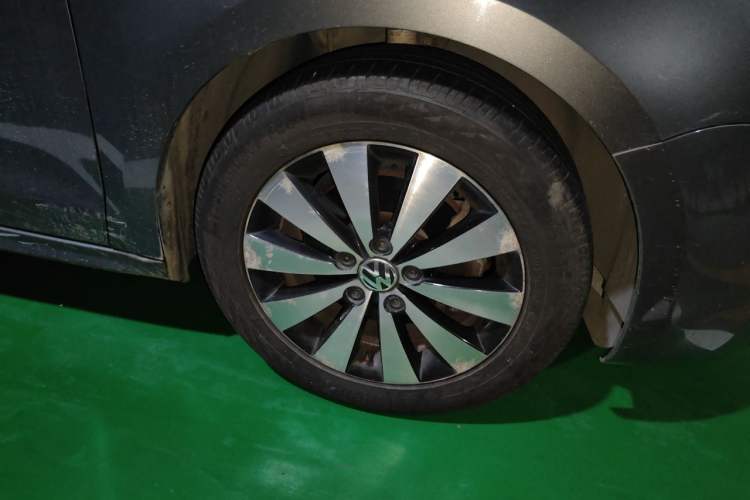 Used Volkswagen Sagitar 2012 1.4TSI Automatic Flagship Edition Right Front Wheel Hub