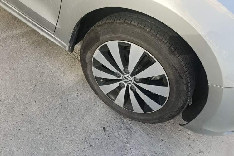 Used Volkswagen Sagitar 2012 1.8TSI Automatic Flagship Edition Right Front Wheel Hub