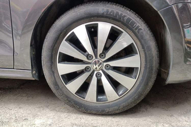 Used Volkswagen Sagitar 2012 1.8TSI Automatic Flagship Edition Right Front Wheel Hub