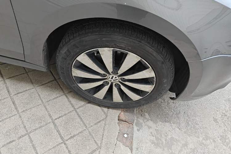 Used Volkswagen Sagitar 2012 1.8TSI Automatic Flagship Edition Right Front Wheel Hub