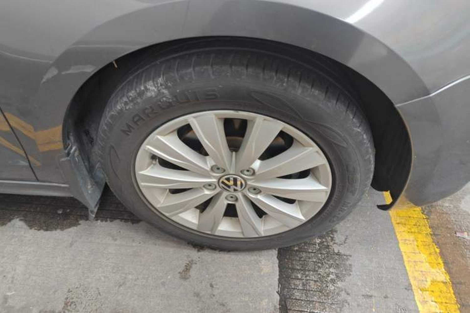 Used Volkswagen Sagitar 2012 1.6L Automatic Comfort Edition Right Front Wheel Hub