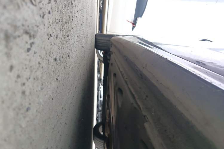 Used Volkswagen Sagitar 2012 1.4TSI Automatic Luxury Edition Right Side Sill