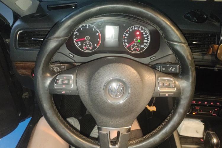 Used Volkswagen Sagitar 2012 1.4TSI Automatic Flagship Edition Steering Wheel