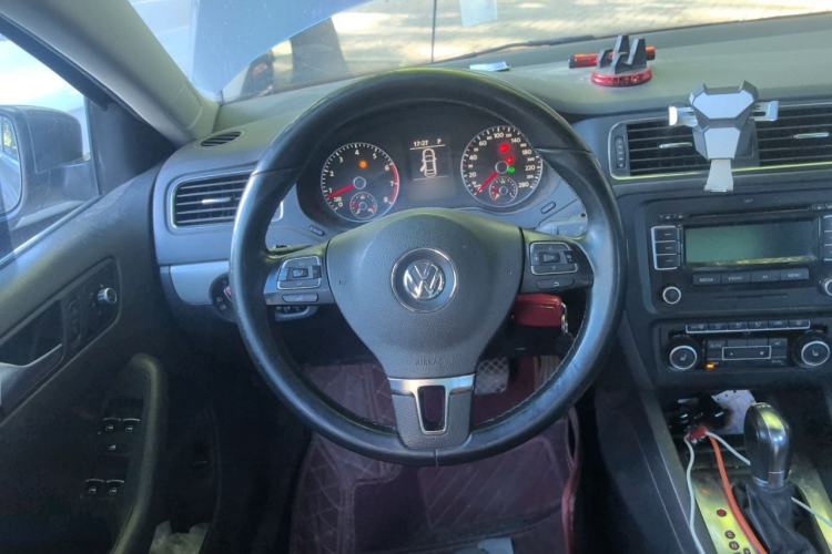 Used Volkswagen Sagitar 2012 1.4TSI Automatic Luxury Edition Steering Wheel