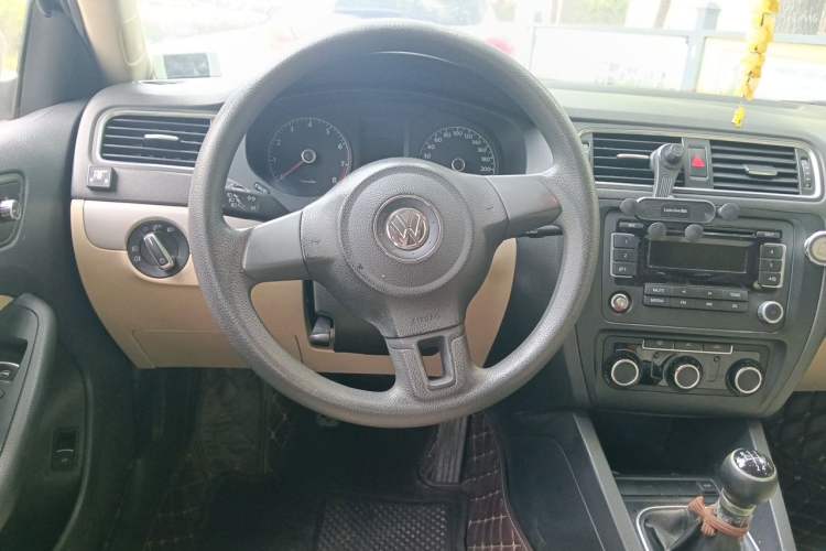 Used Volkswagen Sagitar 2012 1.6L Manual Comfort Model Steering Wheel