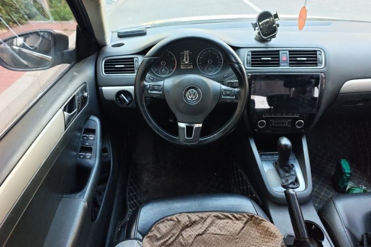 Used Volkswagen Sagitar 2012 1.4TSI Automatic Luxury Edition Steering Wheel
