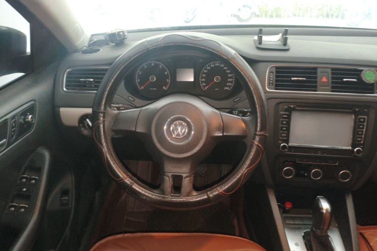 Used Volkswagen Sagitar 2012 1.6L Automatic Comfort Edition Steering Wheel