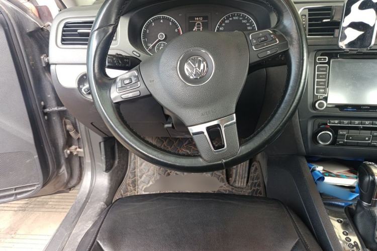 Used Volkswagen Sagitar 2012 1.4TSI Automatic Luxury Edition Steering Wheel