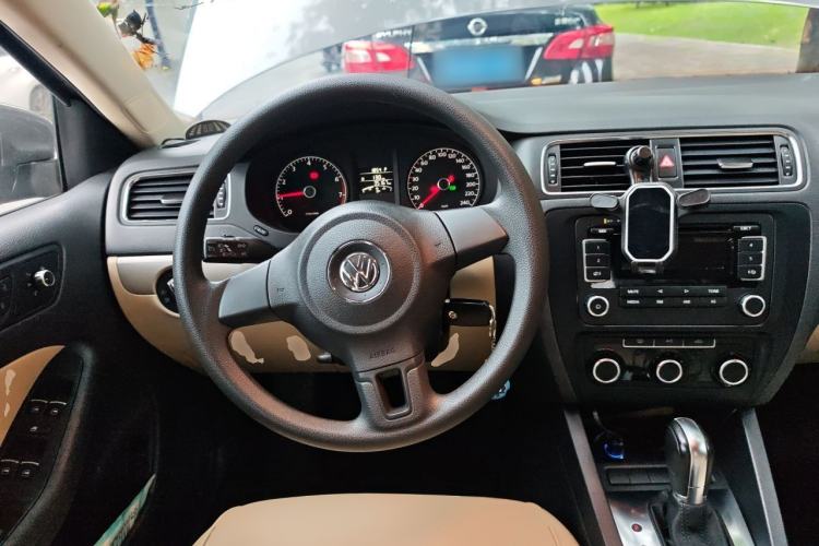 Used Volkswagen Sagitar 2012 1.6L Automatic Comfort Edition Steering Wheel