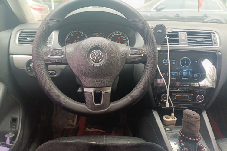 Used Volkswagen Sagitar 2012 1.4TSI Automatic Luxury Edition Steering Wheel