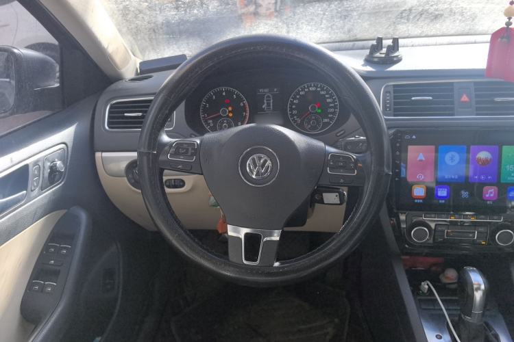 Used Volkswagen Sagitar 2012 1.4TSI Automatic Luxury Edition Steering Wheel