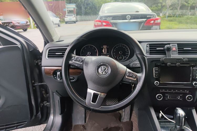 Used Volkswagen Sagitar 2012 1.4TSI Automatic Flagship Edition Steering Wheel