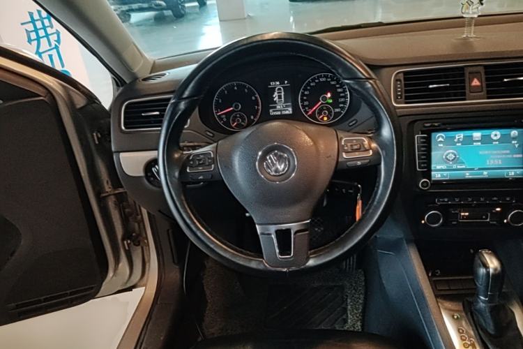 Used Volkswagen Sagitar 2012 1.4TSI Automatic Luxury Edition Steering Wheel