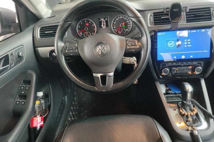 Used Volkswagen Sagitar 2012 1.4TSI Automatic Luxury Edition Steering Wheel